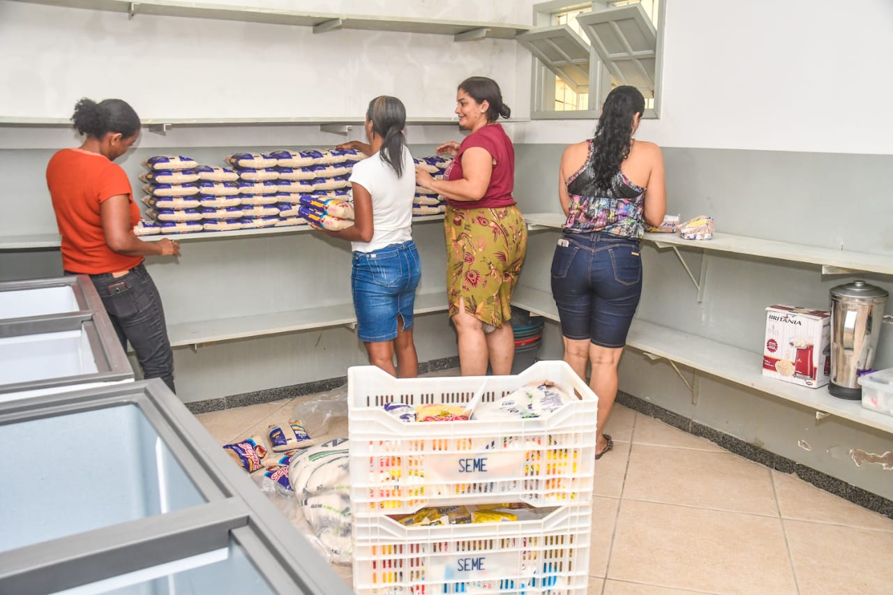 Volta às aulas: Merenda escolar é distribuída às escolas de Linhares