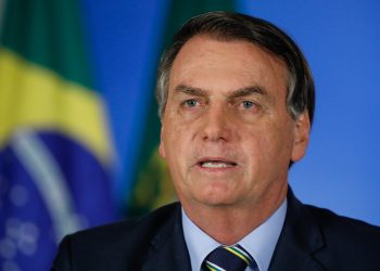 Em rede nacional, Bolsonaro critica governadores: ‘Por que fechar escolas?’