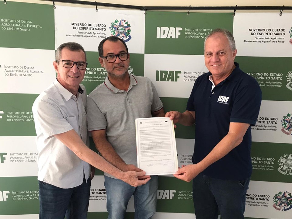 Idaf entrega título de legitimação para Prefeitura de Ecoporanga
