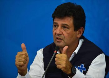 Mandetta permanece no cargo: ‘Médico não abandona paciente, eu vou ficar’
