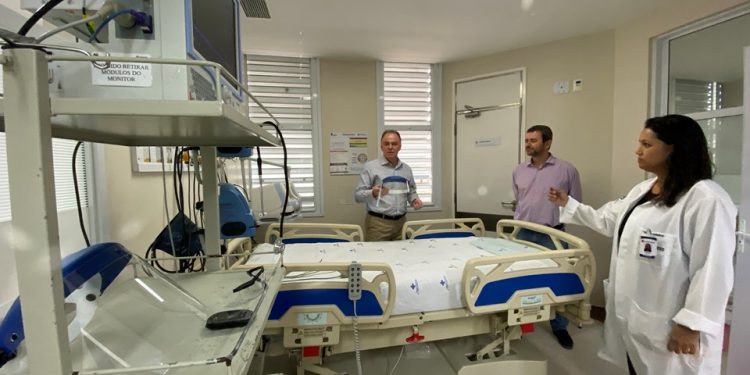 Governador visita novos leitos de UTI preparados para tratamento de pacientes da Covid-19