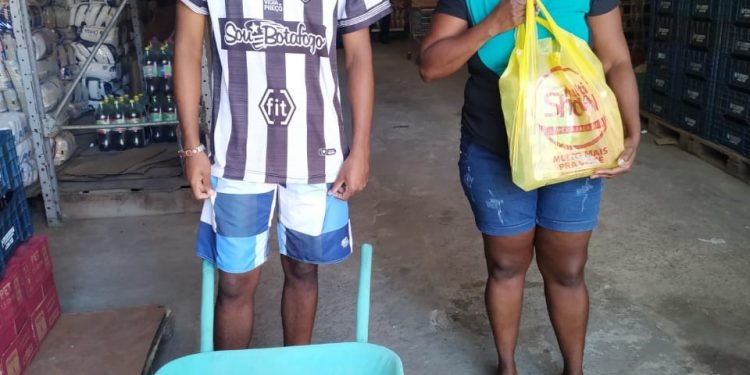 Começam entregas de cestas básicas do mês de maio para alunos da Rede Estadual