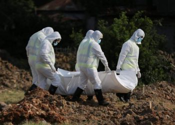 Famílias de vítimas da covid-19 revivem dor da morte a cada dia