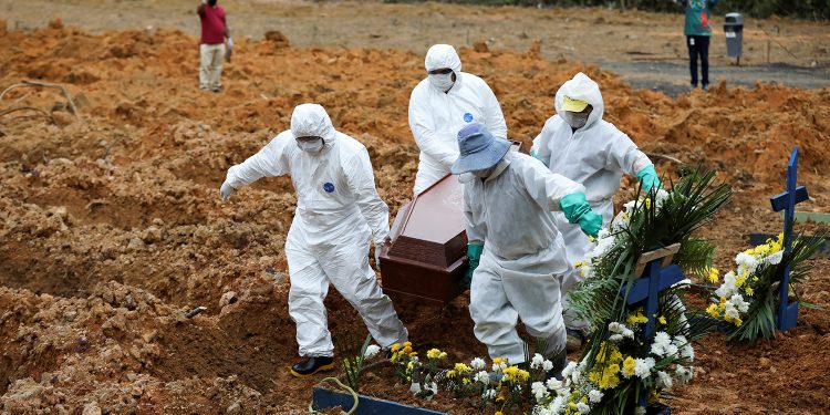 Covid-19: Três meses após primeira morte, Brasil supera 45 mil casos fatais 1 Covid-19: Três meses após primeira morte, Brasil supera 45 mil casos fatais