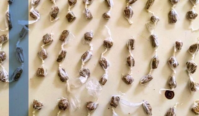Policias apreendem 82 buchas de maconha no bairro Colina em Barra de São Francisco 1 Policias apreendem 82 buchas de maconha no bairro Colina em Barra de São Francisco