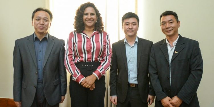 Governadora em exercício discute investimentos em reunião com cônsul da China 1 Governadora em exercício discute investimentos em reunião com cônsul da China