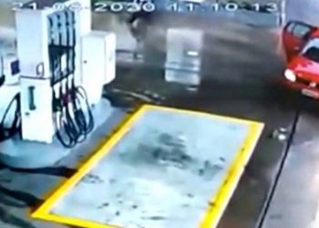Motorista de aplicativo expulsa grávida de carro para não manchar banco e ela perde o bebê