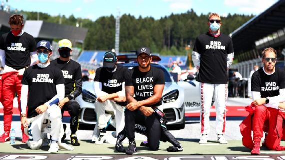 Pilotos da F1 voltam a protestar contra racismo antes do GP da Inglaterra 1 Pilotos da F1 voltam a protestar contra racismo antes do GP da Inglaterra