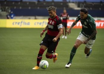 Garotos do Flamengo conseguem empate com o Palmeiras