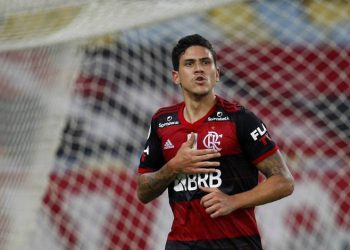 Flamengo passa pelo Goiás com gol no último minuto