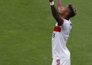 Flamengo goleia Corinthians e pode terminar a rodada na liderança
