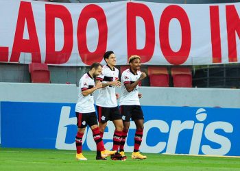 Everton Ribeiro marca no fim e Flamengo empata com o Internacional no Beira-Rio