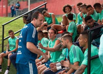 Após 11 jogos fora, Arrascaeta treina e vira opção contra o São Paulo