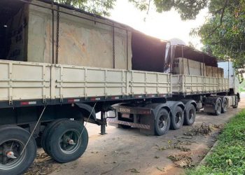 Polícia Rodoviária Federal apreende carga de granito com excesso de 46 toneladas na Serra