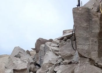 Homem cai de 40 metros de altura em pedreira em Vila Itaperuna