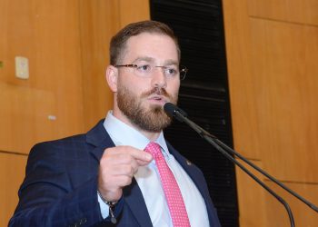 Deputado Renzo Vasconcelos propõe estadualização da estrada de acesso ao Porto Seco de Colatina