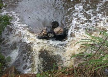 Família de Conceição da Barra morre após veículo cair dentro de rio em Minas Gerais
