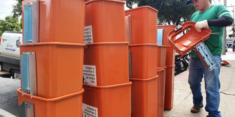 Prefeitura de Colatina inicia instalação de 200 novas lixeiras em Colatina
