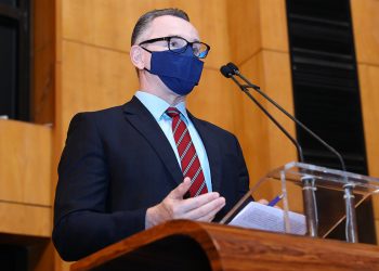 Majeski propõe criação de auxílio-gás e liberação para retirada de refeições nos restaurantes