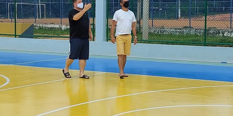 O Secretário de Esportes Sandro Gama esteve neste domingo, dia 17, vistoriando as instalações esportivas e de lazer na avenida Senador Moacyr Dalla (Beira Rio) em Colatina.