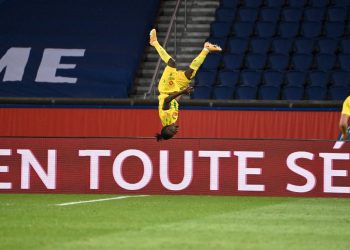 O PSG tinha a chance de tomar a liderança, mas tomou a virada do ameaçado Nantes dentro do Parc des Princes
