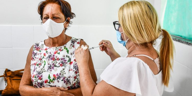 Vacinação: Prefeitura de Linhares fará mutirão para vacinar idosos de 65 anos acima neste sábado (3)