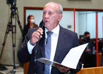 Projeto de Luiz Durão obriga empresas a disponibilizarem álcool em gel dentro dos ônibus