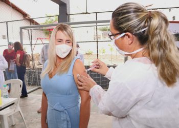 Vacinação dos profissionais da educação contra Covid-19 começa em Colatina