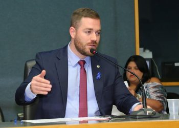 Deputado Renzo Vasconcelos defende piso salarial estadual de R$ 7,3 mil para enfermeiros