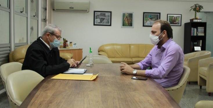 Secretário de Agricultura de Linhares se reúne com secretário de estado para dialogar sobre barragem de Rio Quartel e cacauicultura