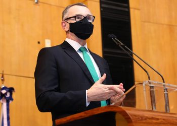 Parecer favorável fortalece PEC de Majeski que garante ensino regular noturno em todo o ES