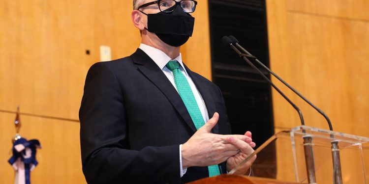 Parecer favorável fortalece PEC de Majeski que garante ensino regular noturno em todo o ES