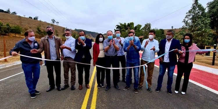 Governo do Estado entrega obras de pavimentação da ES-165 em Laranja da Terra