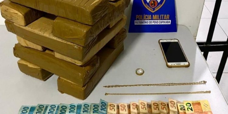 Polícia Militar apreende 10 quilos de drogas em Linhares