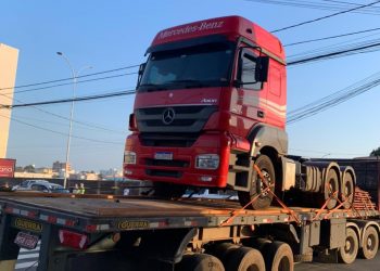 Trânsito pesado inferniza bairro e a vida dos linharenses