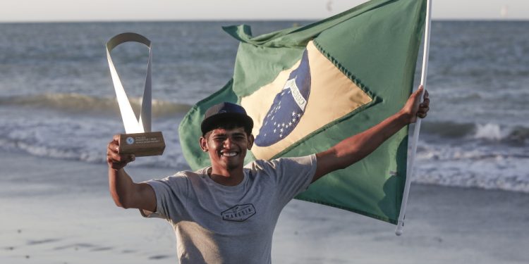 Mika Sol vence o Superkite Brasil 2021 e é tetracampeã mundial de Kitesurf; Bebê ficou com o título da etapa no masculino 1 Mika Sol vence o Superkite Brasil 2021 e é tetracampeã mundial de Kitesurf; Bebê ficou com o título da etapa no masculino