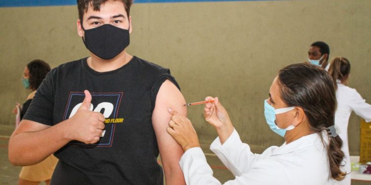 Vacina Sim: Linhares atinge 70% da população totalmente vacinada e recomenda manter os cuidados contra a Covid-19 1 Vacina Sim: Linhares atinge 70% da população totalmente vacinada e recomenda manter os cuidados contra a Covid-19
