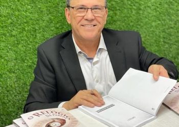 Linharense   lança livro em português nos Estados Unidos
