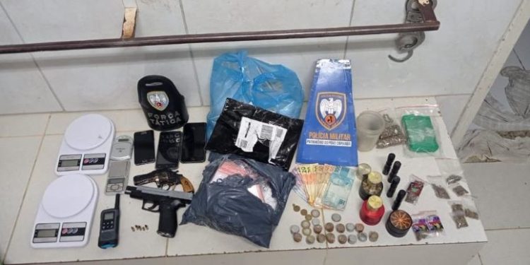 2° Batalhão apreende drogas, arma e munições em São Gabriel da Palha
