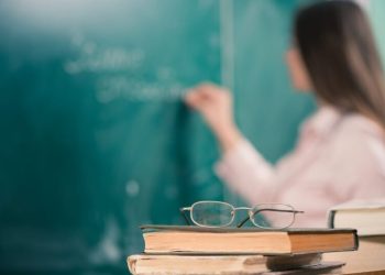 Professores começam a receber abono de até R$ 5 mil em Colatina