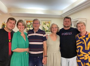 Uma historia familiar que envolve muita dedicacao Arnaldo e Sonia com os filhos Eduardo Monica Marcos e Veronica