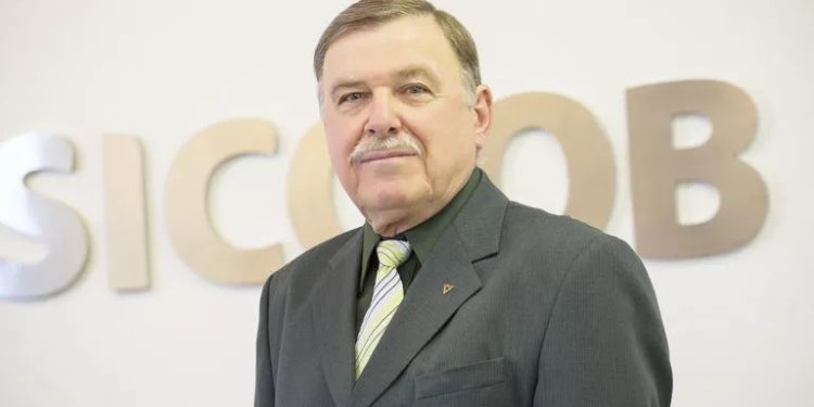 Cooperativa facilita compra de celular e notebook com linha própria