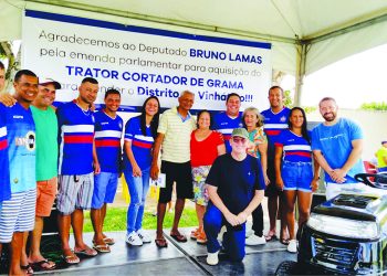 Deputado entrega obras e máquinas em Montanha