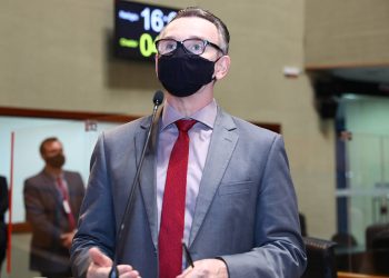 Majeski aciona Ministério Público e Tribunal de Contas por concursos na Educação
