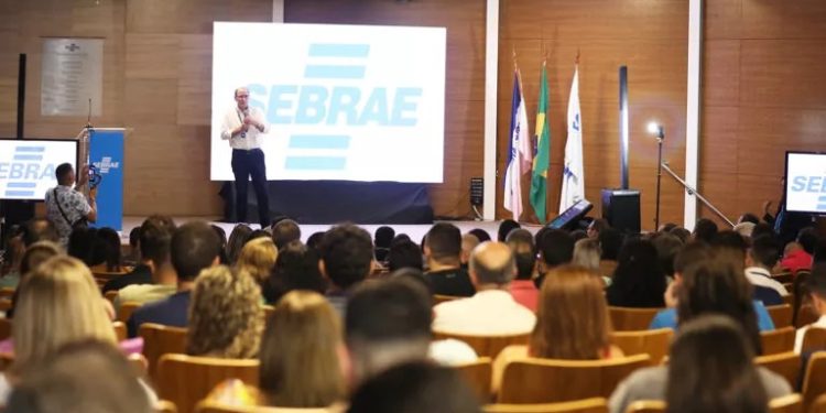 Sebrae debate a simplificação do processo de abertura de empresa