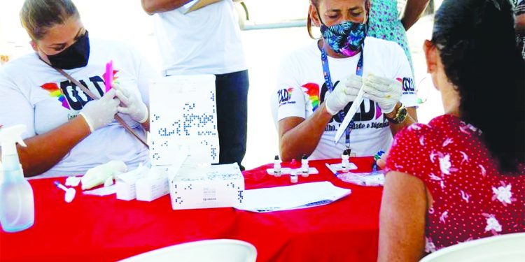 Praça de Serra Sede recebe serviço de testagem de HIV e Sífilis