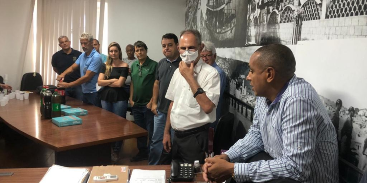 Com café para convidados, Alex Pretti deixa direção da Câmara de Vereadores de Colatina