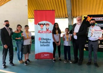 Projeto MPT na escola premia três alunos do Caic de Colatina