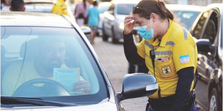 Blitz do Maio Amarelo nas escolas de Linhares
