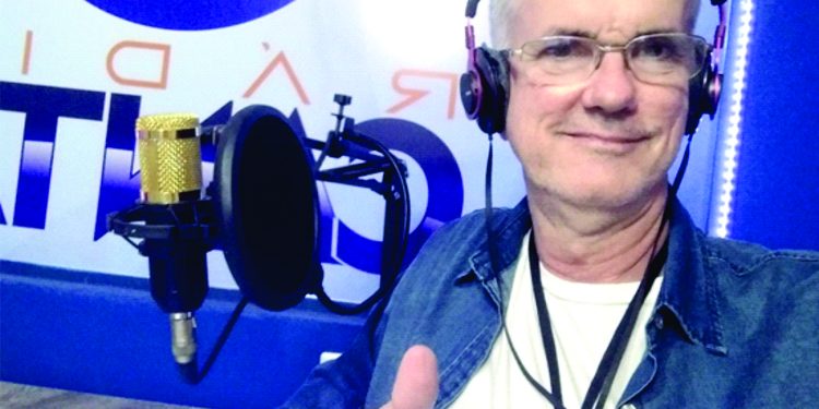 Lambasaia se apresenta no no Clube da Polícia em Linhares.